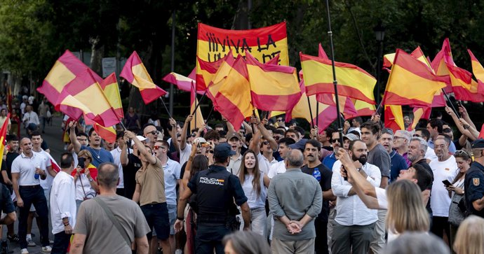 Decenas de personas durante una manifestación con motivo del Día de la Ciudad Autónoma de Ceuta, a 2 de septiembre de 2026, en Madrid (España).