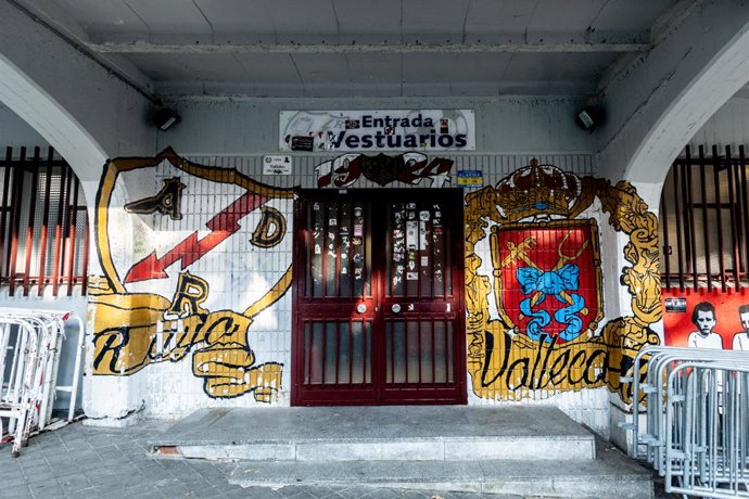 Archivo - Fachada del Estadio de Vallecas, a 29 de julio de 2026, en Madrid (España). La Comunidad de Madrid ha presentado este miércoles una denuncia ante el Cuerpo Nacional de Policía contra el Club Rayo Vallecano por impedir el acceso al Estadio de Val