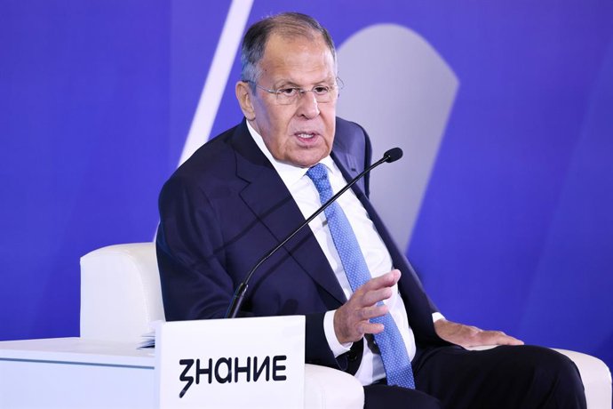 RÚSSIA, VLADIVOSTOK – 3 DE SETEMBRO DE 2026: O ministro das Relações Exteriores da Rússia, Sergei Lavrov, participa de um diálogo aberto intitulado “Diplomacia da Verdade” no Fórum Econômico do Leste (EEF) de 2026, realizado na Universidade Federal do Ext