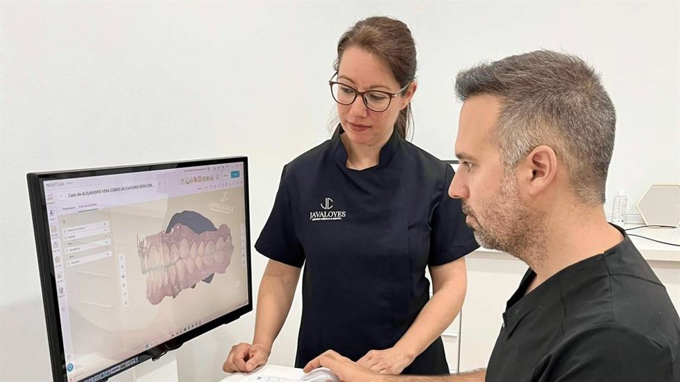 Implantes mínimamente invasivos; la innovación que llega a Málaga