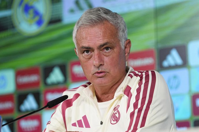 José Mourinho participa de sua coletiva de imprensa durante o dia de treino do Real Madrid, antes da partida da Liga Espanhola, LaLiga EA Sports, contra o Málaga CF, na Cidade Esportiva do Real Madrid, em 29 de agosto de 2026, em Valdebebas, Madri, Espanh