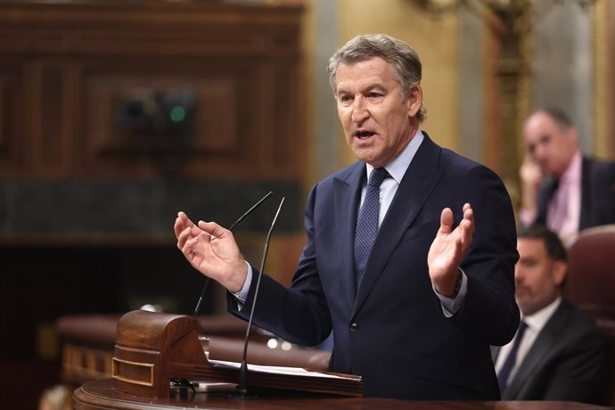 El presidente del Partido Popular, Alberto Núñez Feijóo, interviene durante una sesión plenaria en el Congreso de los Diputados, a 3 de septiembre de 2026, en Madrid (España). Sánchez comparece este jueves ante el Pleno del Congreso para informar sobre la