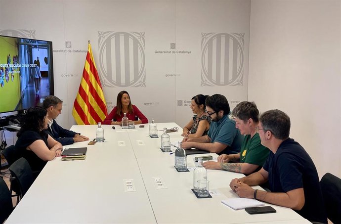 Reunión de la consellera de Educación Esther Niubó y el sindicato Ustec·Stes