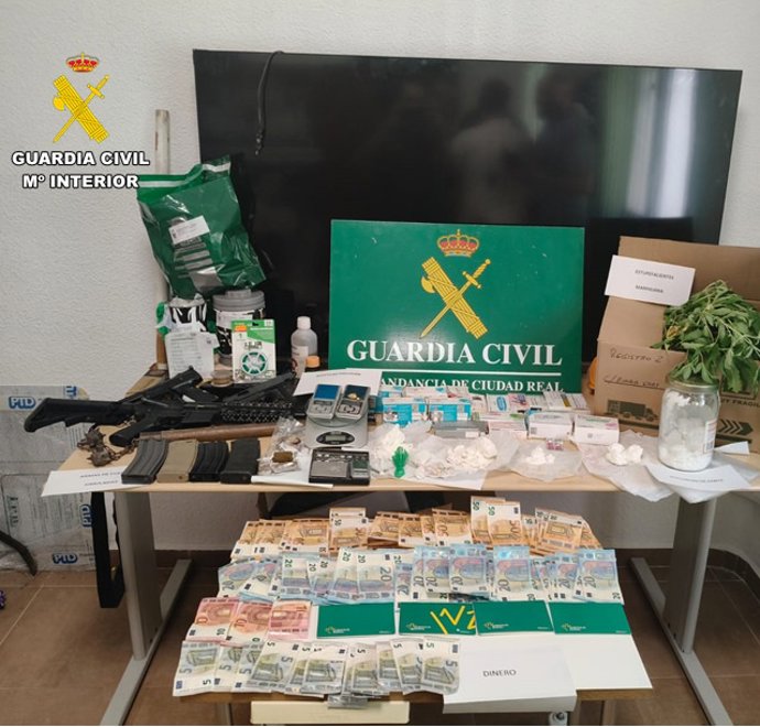 Efectos intervenidos por la Guardia Civil tras la explotación de la operación 'Calarca'.