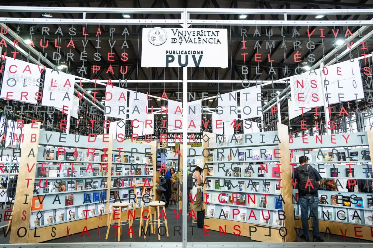 Estand de la UV en Filuni