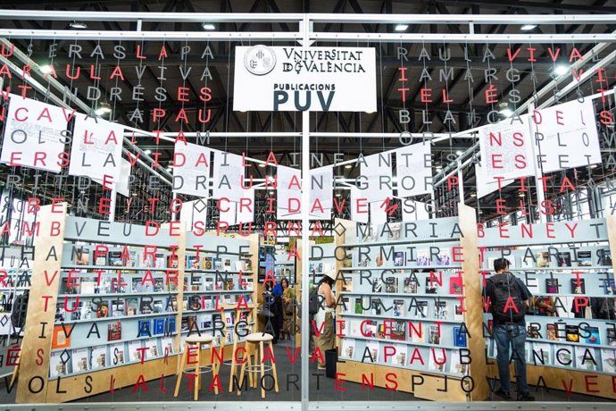 Estand de la UV en Filuni