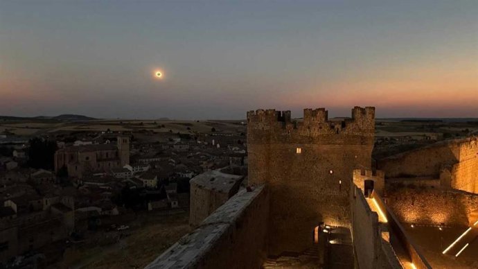 Eclipse Desde El Pueblo Soriano De Berlanga De Duero (Soria).
