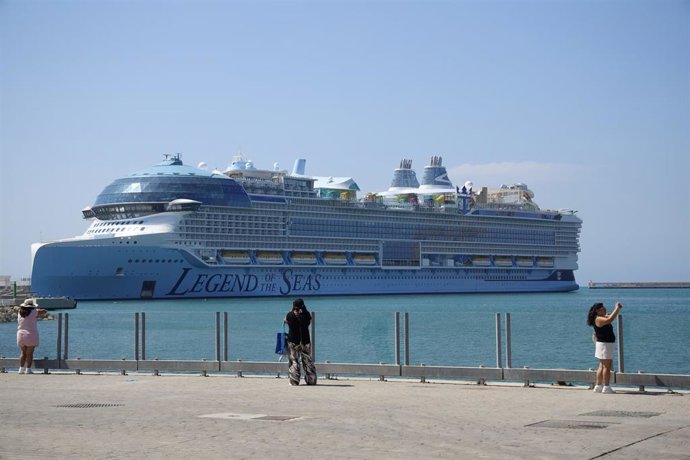 Archivo - Imagen del megacrucero Legend of the Seas en el Puerto de Málaga. A 29 de junio de 2026 en Málaga (Andalucía, España).  