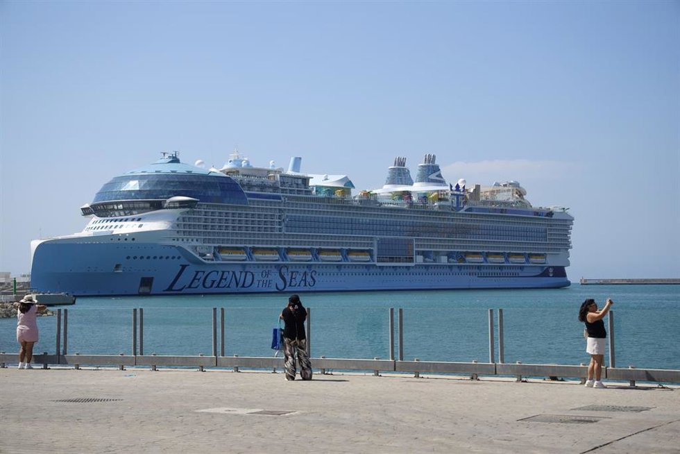 Archivo - Imagen del megacrucero Legend of the Seas en el Puerto de Málaga. A 29 de junio de 2026 en Málaga (Andalucía, España).  
