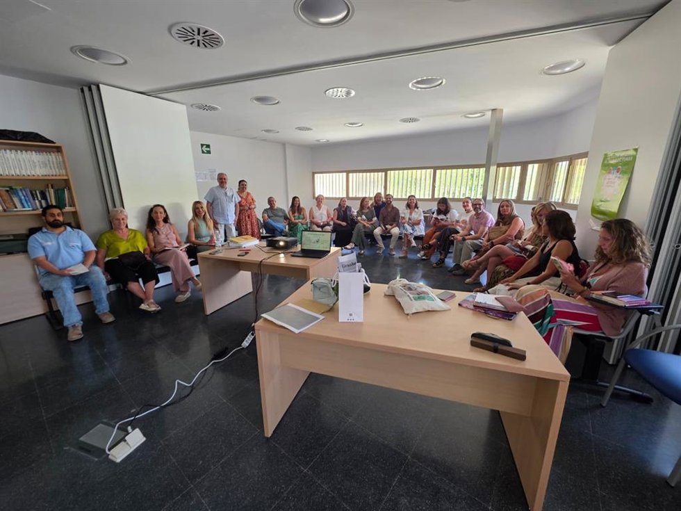 Enfermeras referentes de centros educativos de los Distritos de Atención Primaria Huelva-Costa y Condado-Campiña.