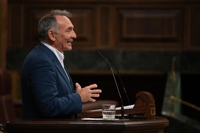 El diputat de Sumar Enrique Santiago intervé durant una sessió plenària en el Congrés dels Diputats