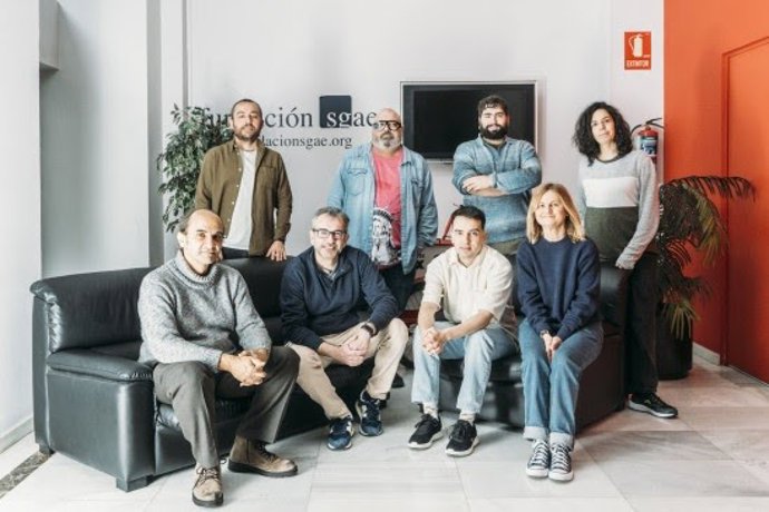 De izquierda a derecha: Ángel Mirou, Roberto Osa, Pedro Pablo Picazo, Alberto Grondona, Miguel Cavadas, Juan Sánchez, Carmen Llano y Virginia Burgos.