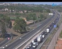 La Ma-13 recupera la normalidad tras el accidente de un camión