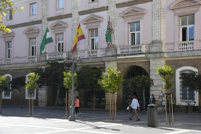 Archivo - Entrada de acceso al Palacio Provincial de la Diputación de Cádiz