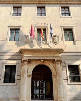 La bandera de Ceuta ondeó este miércoles en el Palacio de San Esteban