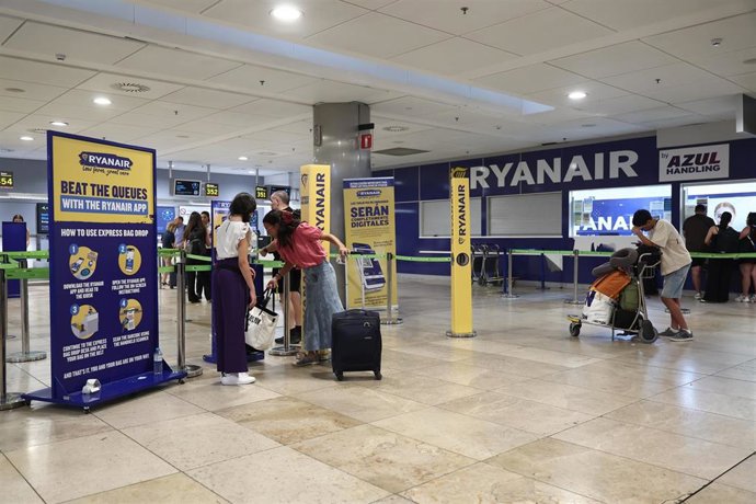 Archivo - Mostradores de la aerolínea Ryanair, en la Términal 1 (T1) del Aeropuerto Madrid-Barajas Adolfo Suárez (MAD), a 16 de julio de 2026, en Madrid (España). 