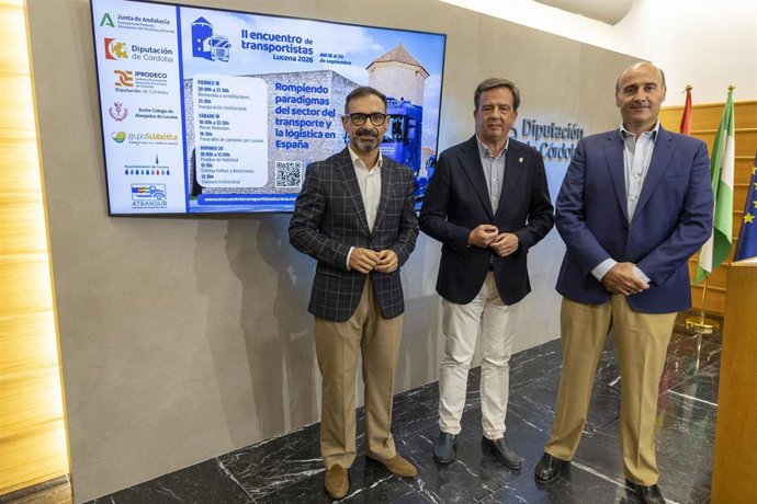 El delegado de Desarrollo Económico, Promoción y Empleo de la Diputación de Córdoba, Félix Romero (izda.), en la presentación del encuentro.
