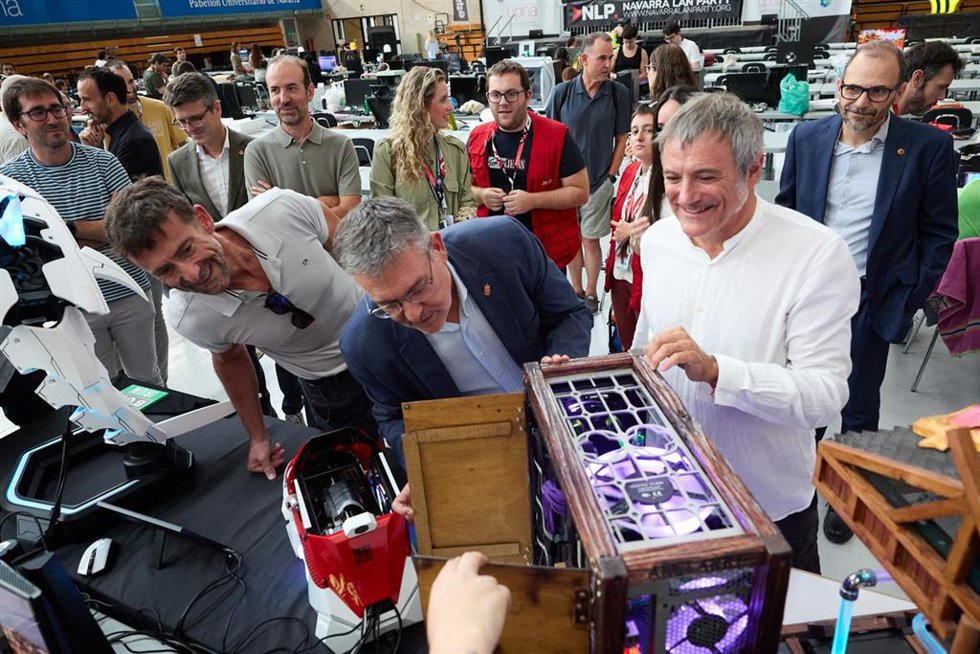 El consejero de Universidad, Innovación y Transformación Digital, Juan Luis García, participa en la apertura de la novena edición de Navarra LAN Party (NLP).