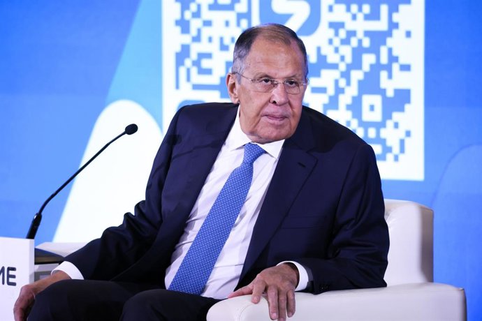RÚSSIA, VLADIVOSTOK – 3 DE SETEMBRO DE 2026: O ministro das Relações Exteriores da Rússia, Sergei Lavrov, participa de um diálogo aberto intitulado “Diplomacia da Verdade” no Fórum Econômico do Leste (EEF) de 2026, realizado na Universidade Federal do Ext