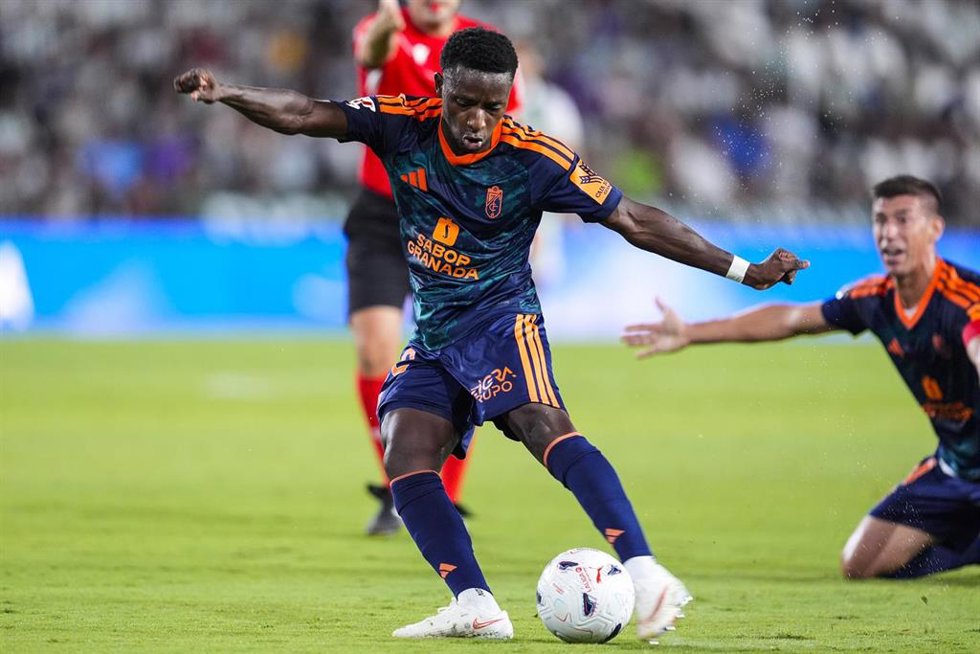 El jugador del Granada CF Baila Diallo en el duelo ante el Córdoba.