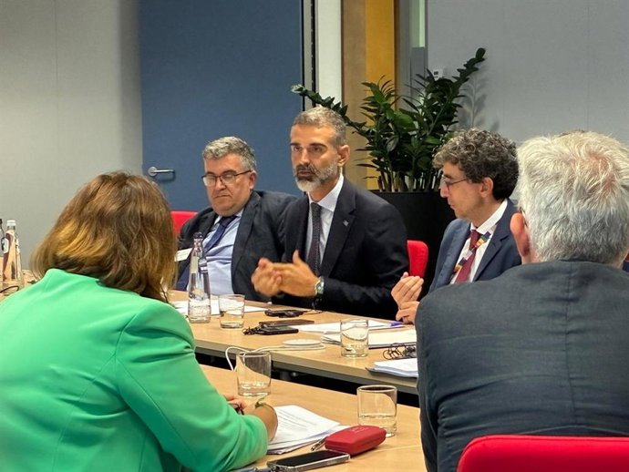 El consejero de Agricultura, Pesca, Agua y Desarrollo Rural, Ramón Fernández-Pacheco, en Bruselas abordan asuntos de pesca.