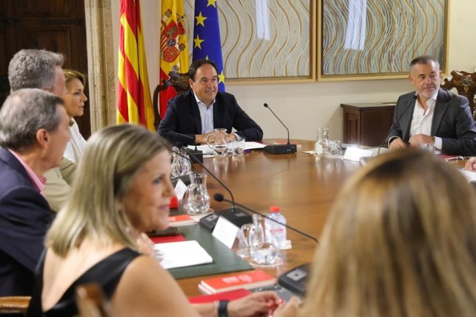 El 'president' de la Generalitat Valenciana, Juanfran Pérez Llorca, preside el Pleno del Consell