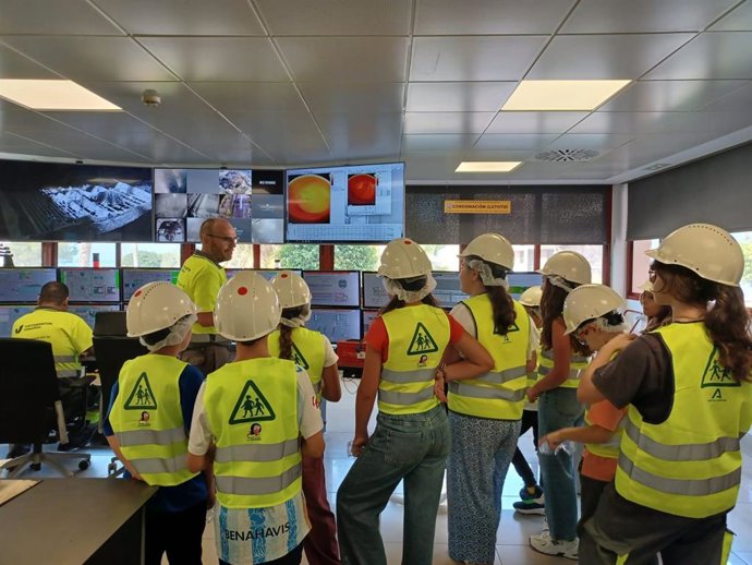 Visita a la empresa Voloratim Cimentos en el marco del programa 'Segurit@ Empresa'