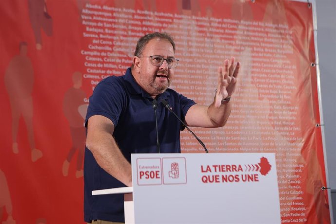 Archivo - El alcalde de Mérida, Antonio Rodríguez Osuna, durante un acto del partido, en una imagen de archivo.