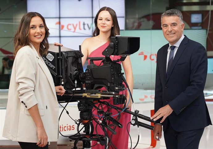Los periodistas María Núñez, Lucía Barreiro y Antonio Renedo, presentadores de informativos de CyLTV.