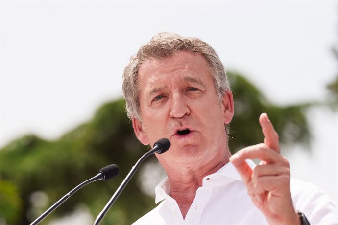 Archivo - Arquivo - O presidente do Partido Popular, Alberto Núñez Feijóo, discursa durante o evento em que o Partido Popular faz um balanço da gestão do Governo da Comunidade de Madri na metade da legislatura, no Parque de Berlim, em 1º de junho