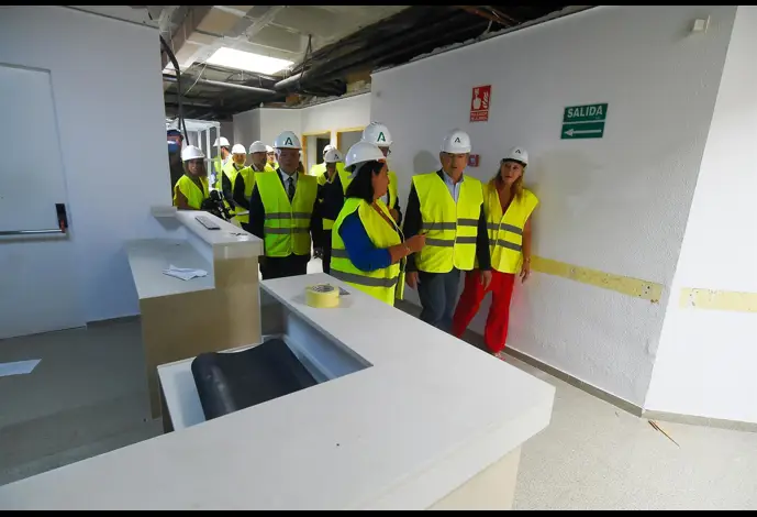 El vicepresidente primero y consejero de Presidencia, Sanidad y Emergencias de la Junta de Andalucia, Antonio Sanz, y la vicepresidenta tercera y consejera de Economía, Carolina España, visitan obras del Hospital Pascual en Málaga.