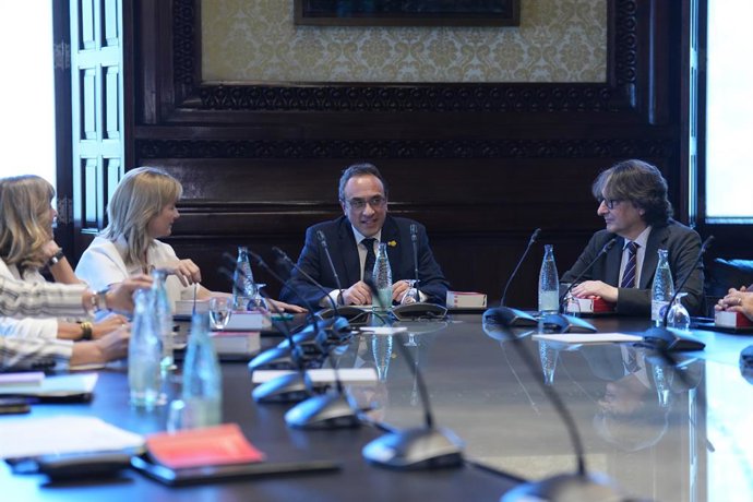 Archivo - El president del Parlament, Josep Rull, durant una reunió de la Mesa del Parlament
