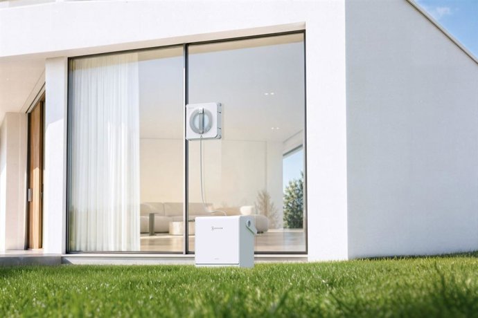 O novo robô limpador de janelas Winbot W2S Pro Omni da Ecovacs.