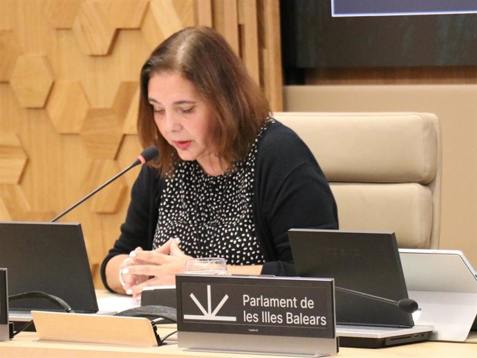 Archivo - La consellera de Salud, Manuela García, durante una comparecencia en el Parlament.