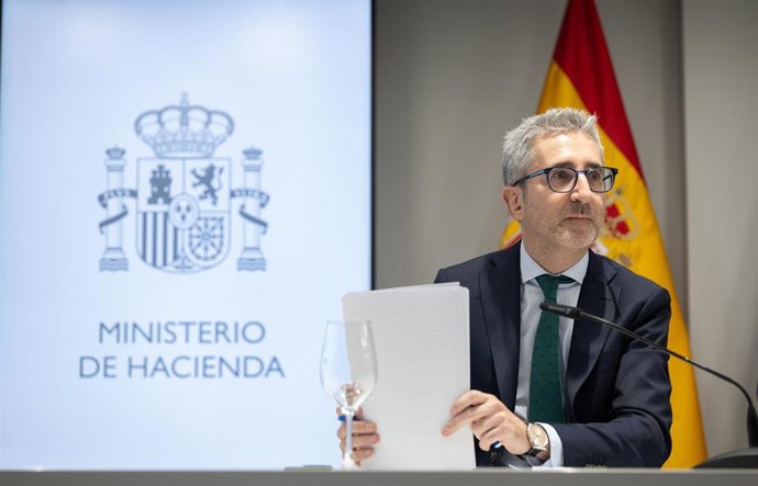 Archivo - El ministro de Hacienda, Arcadi España, ofrece una rueda de prensa tras una reunión del Consejo de Política Fiscal y Financiera (CPFF) en el Ministerio de Hacienda, a 6 de julio de 2026, en Madrid (España). 