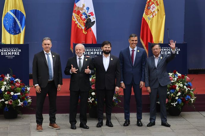 Santiago, 21 de julio 2025. Declaracion Conjunta de los presidentes invitados a la reunion de alto nivel, Democracia Siempre, en el Palacio de la Moneda.  Dragomir Yankovic/Aton Chile