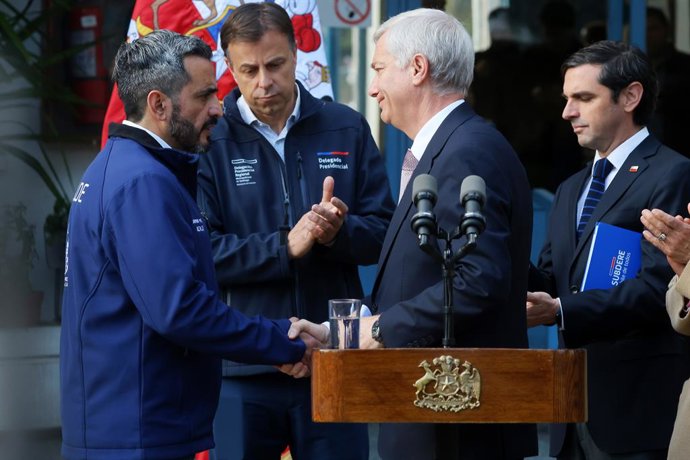 Santiago, 3 de septiembre de 2026.  El Presidente de la Republica, Jose Antonio Kast, visita al alcalde de San Bernardo, Cristopher White.  Jonnathan Oyarzun/Aton Chile