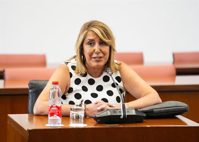 Archivo - La senadora socialista Susana Díaz comparece en el Parlamento andaluz. (Foto de archivo).