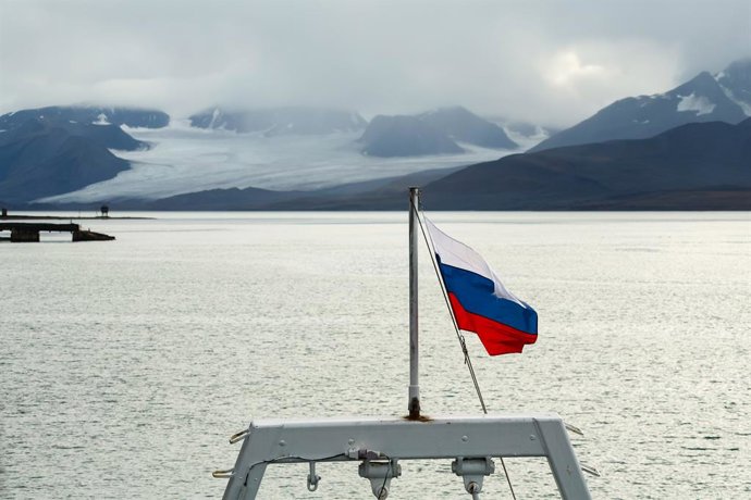 Imagem de arquivo do navio oceanográfico “Professor Molchanov” em águas da Noruega.