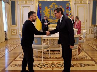 El president d'Ucraïna, Volodímir Zelenski, i el president de la Generalitat, Salvador Illa, a Kíiv