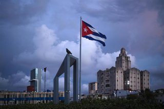 Una bandera en la capital de Cuba, La Habana