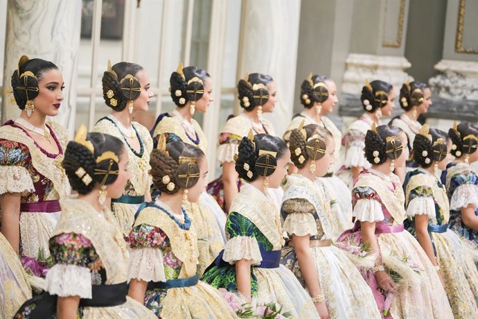 Archivo - Arxiu - Diverses falleres en un acte, en imatge d'arxiu