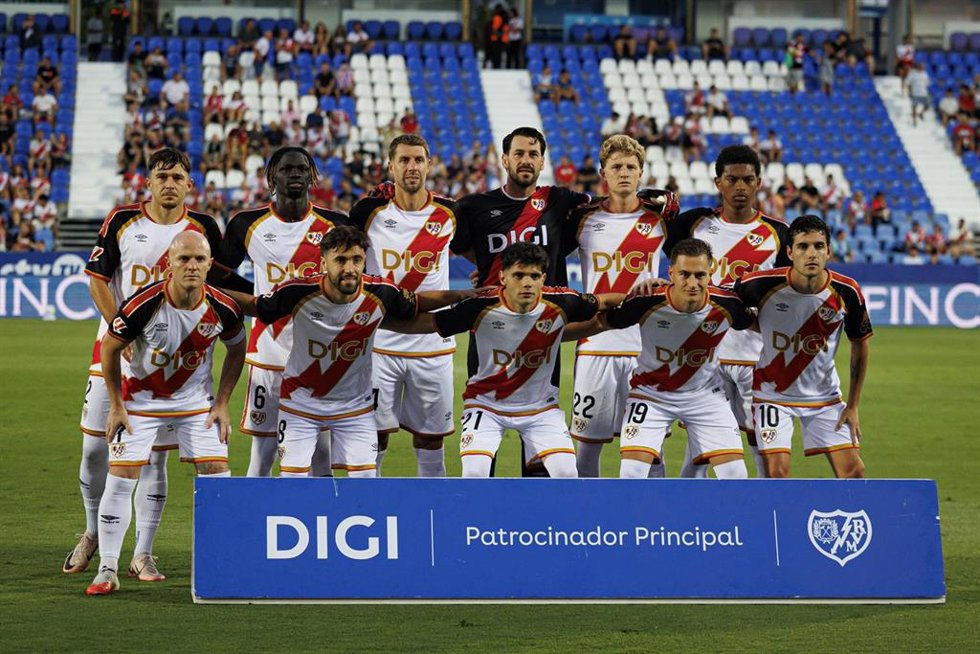 August 20, 2026, Leganes, Spain: Team of Rayo Vallecano seen in action during LaLiga EA SPORTS 26/27 game between teams of Rayo Vallecano and Deportivo Alaves.Rayo Vallecano and Alavés shared the points in a 1-1 draw at Butarque in LaLiga. Sergio Camello