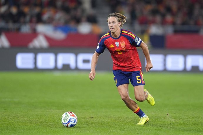 Archivo - Arquivo - Marcos Llorente, da Espanha, em ação durante a partida das eliminatórias da Copa do Mundo da FIFA 2026, Grupo E, disputada entre Espanha e Turquia no Estádio de La Cartuja, em 18 de novembro de 2025, em Sevilha, Espanha.