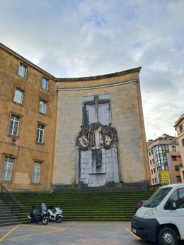 Archivo - Monumento a los 'Héroes del Simancas', en Gijón.