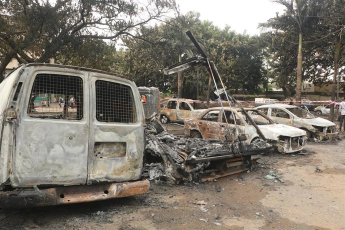 Archivo - Fotografía tomada el 18 de junio de 2021 que muestra el lugar de una explosión de un camión cisterna de gas licuado de petróleo en Mobolaji Bank Anthony Way, en la zona de Ikeja de Lagos, Nigeria