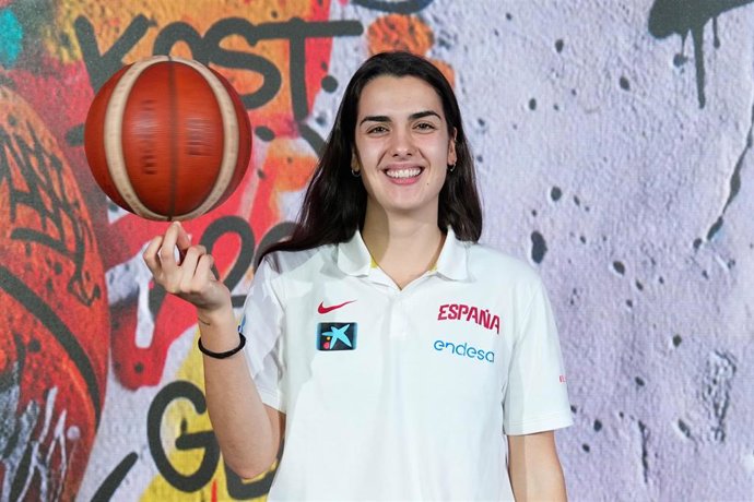 La pívot de la selección española de baloncesto Paula Ginzo, en una entrevista a Europa Press, en la sede de Endesa en Madrid.