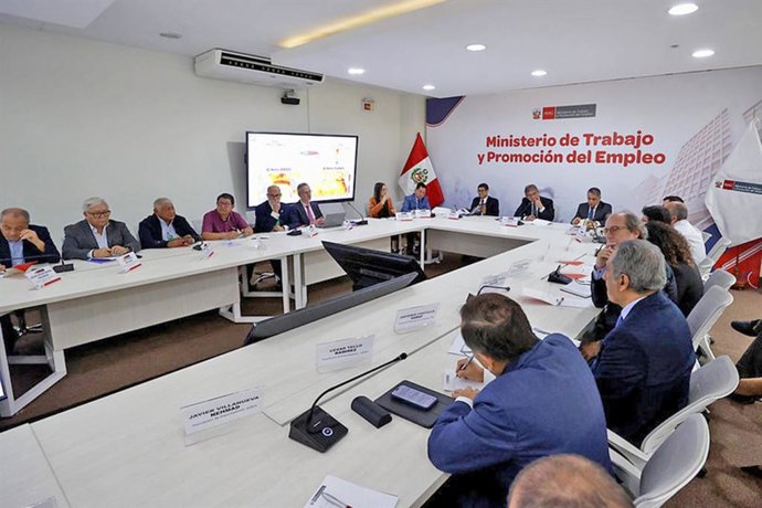 Perú.- Consejo Nacional de Trabajo iniciará próxima evaluación de aumento de sueldo mínimo