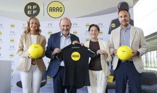 De izda a dcha: Yolanda Parga, Rafael Louzán, Betina Nickel y Fran Soto