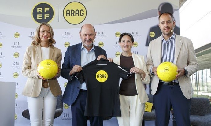 De izda a dcha: Yolanda Parga, Rafael Louzán, Betina Nickel y Fran Soto